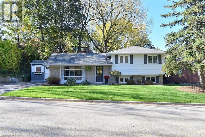 6 BENDEMEER Street, Dundas