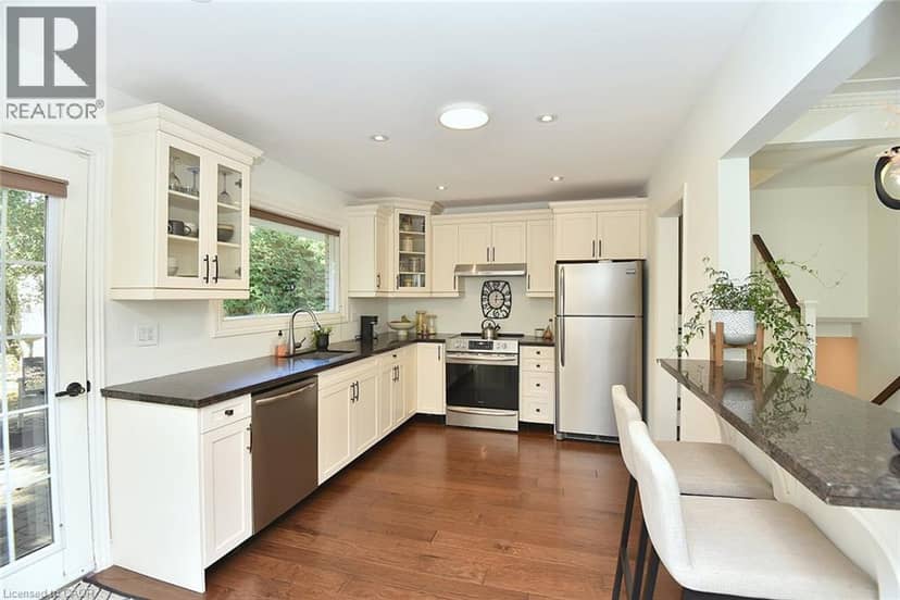 6 BENDEMEER Street — photo 15 of 40