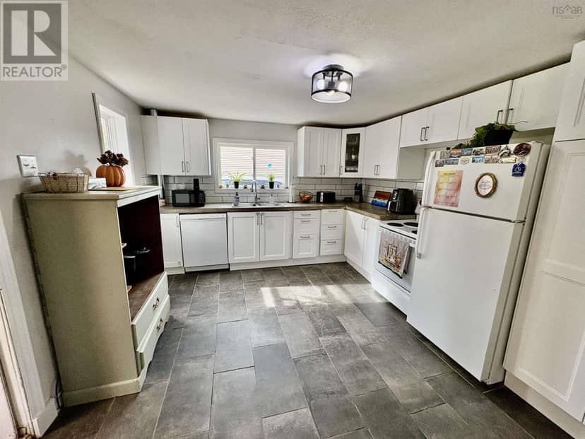 2133 Spring Garden Road — photo 13 of 37