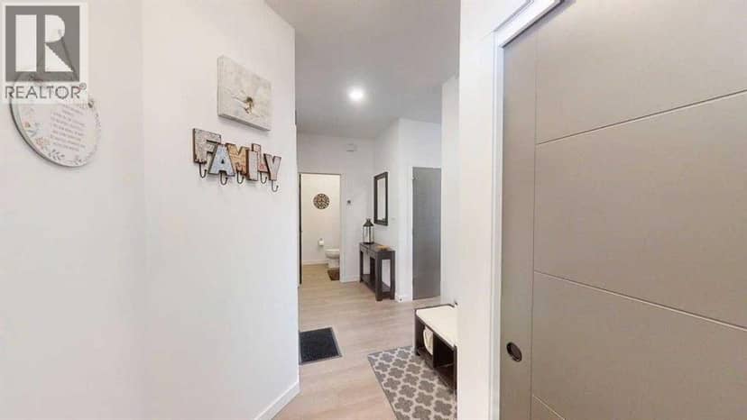 1219 Pacific Circle W, Lethbridge, photo 3