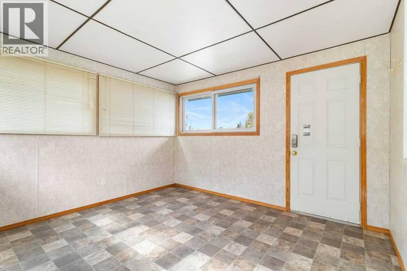4131 53 Avenue — photo 10 of 29