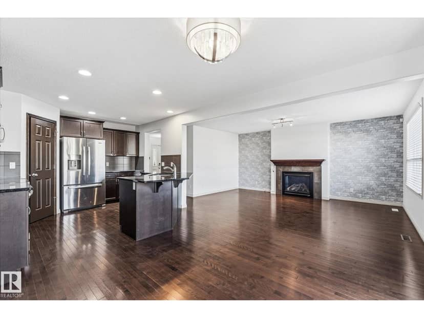 217 Silverstone Cr — photo 16 of 40