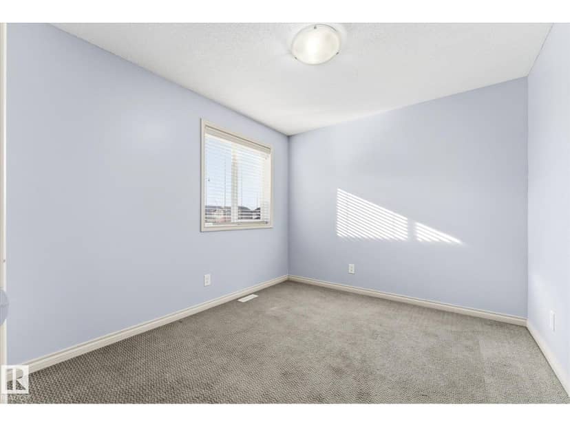 217 Silverstone Cr — photo 38 of 40