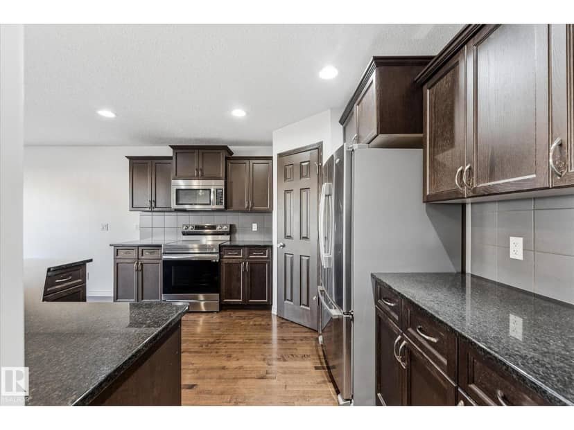 217 Silverstone Cr — photo 23 of 40