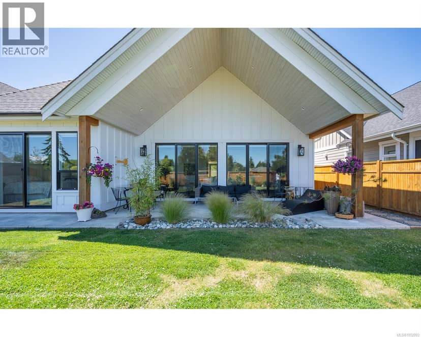 427 Cottage Dr, Qualicum Beach, photo 2