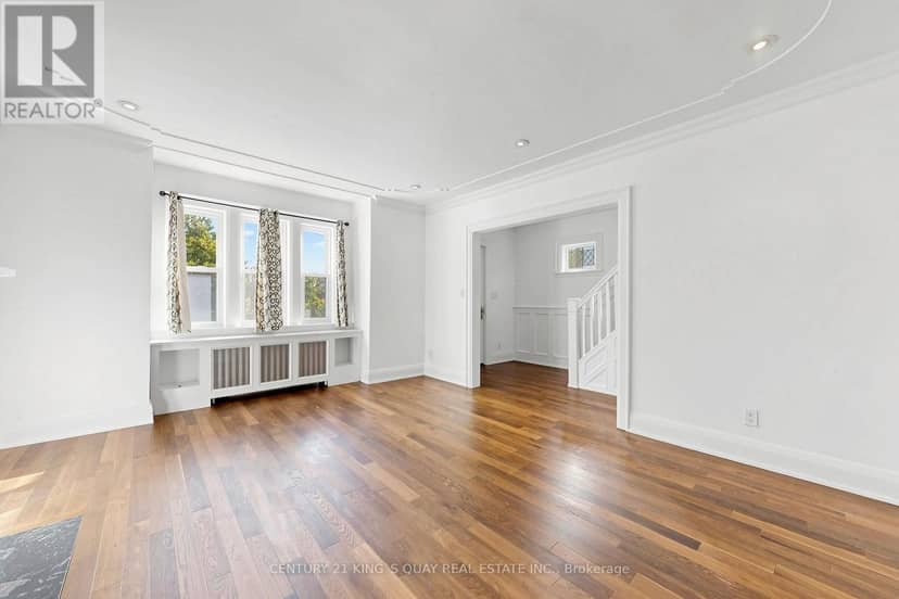 32 Crestview Road, Toronto, photo 3