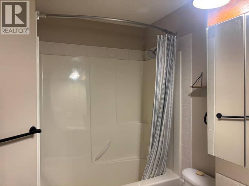 11 Northlands Crescent NE — photo 18 of 24