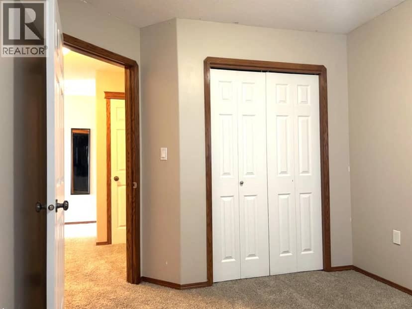 11 Northlands Crescent NE — photo 12 of 24