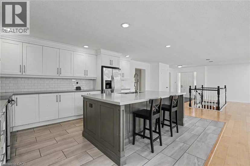 100 HARDALE Crescent — photo 3 of 32