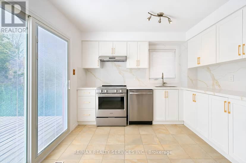 5 Nimrod Crescent W — photo 13 of 40
