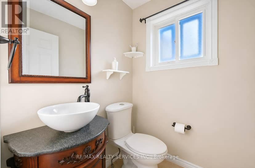 5 Nimrod Crescent W — photo 17 of 40