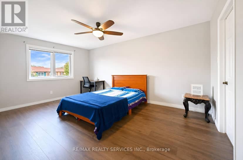 5 Nimrod Crescent W — photo 20 of 40