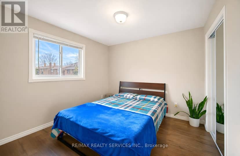 5 Nimrod Crescent W — photo 26 of 40