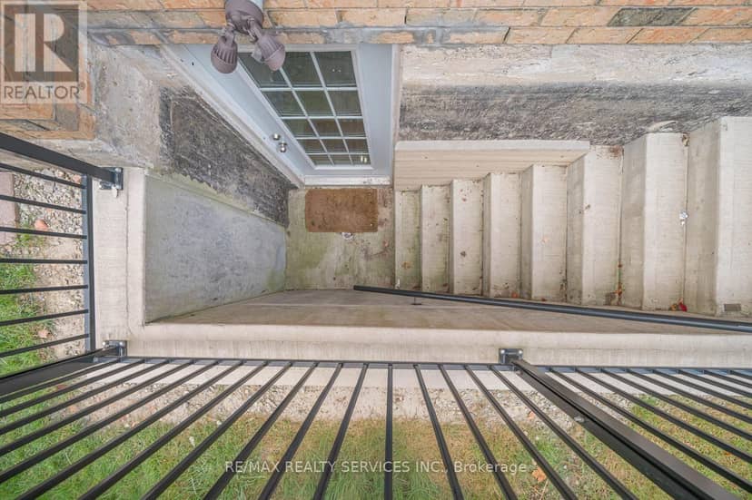 5 Nimrod Crescent W — photo 36 of 40