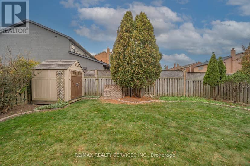5 Nimrod Crescent W — photo 40 of 40