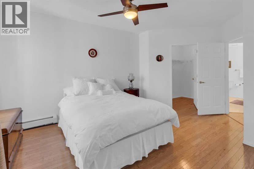 3115, 3115 Sienna Park Green SW — photo 15 of 40