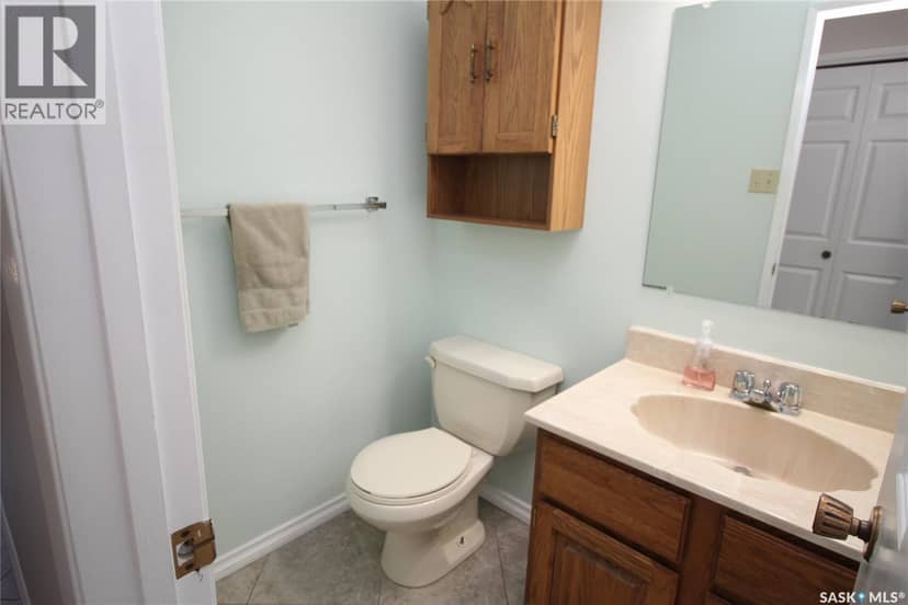 230 Auld CRESCENT — photo 9 of 30