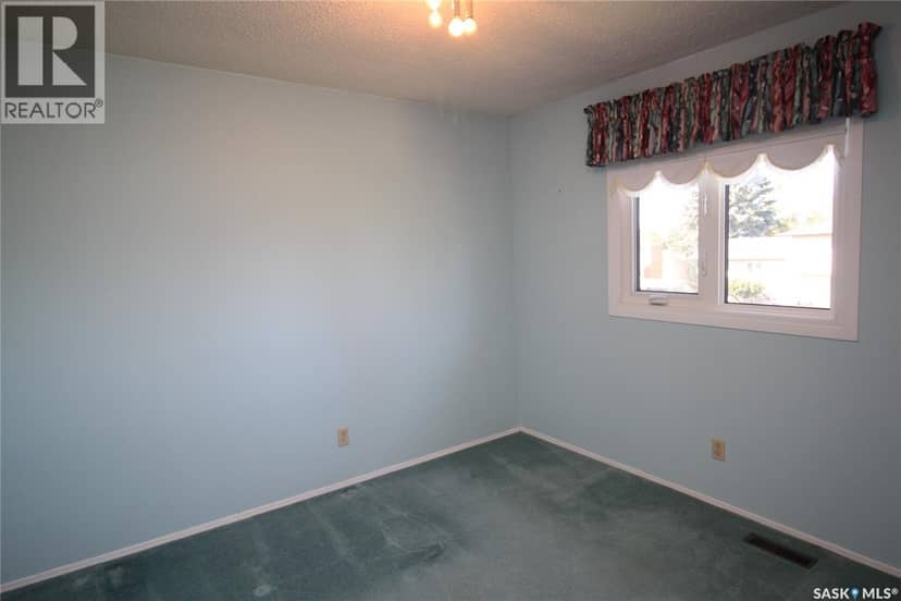 230 Auld CRESCENT — photo 14 of 30
