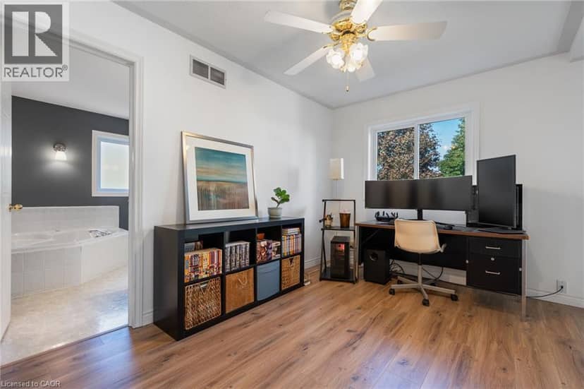 29 LESLIE Avenue — photo 17 of 40