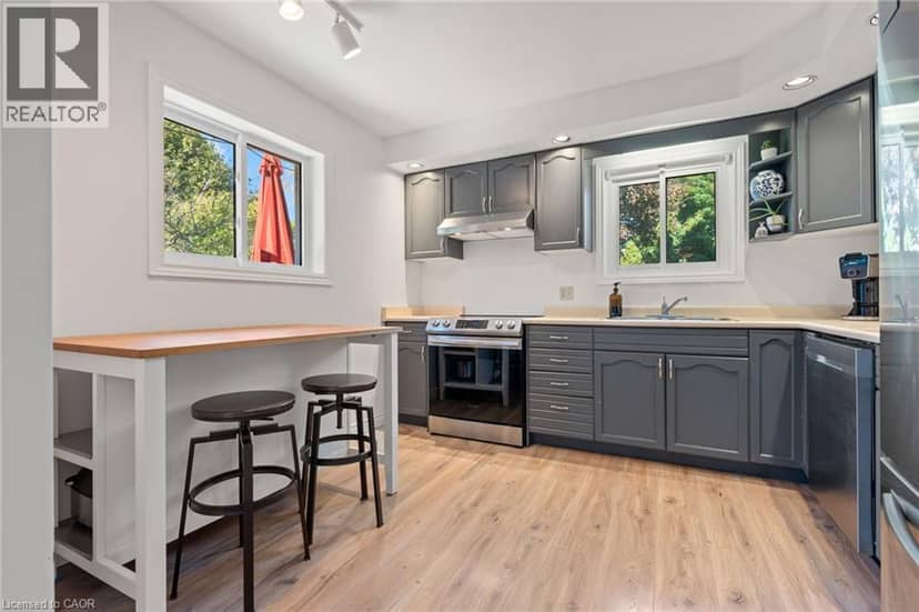 29 LESLIE Avenue — photo 12 of 40