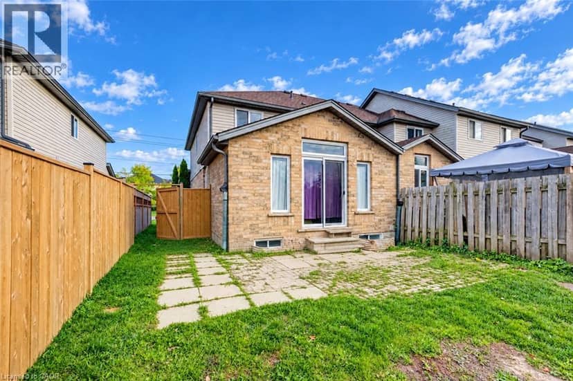 145 ACTIVA Avenue, Kitchener, photo 3