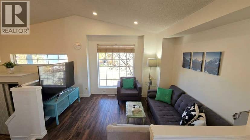 152 Coverton Close NE — photo 9 of 40