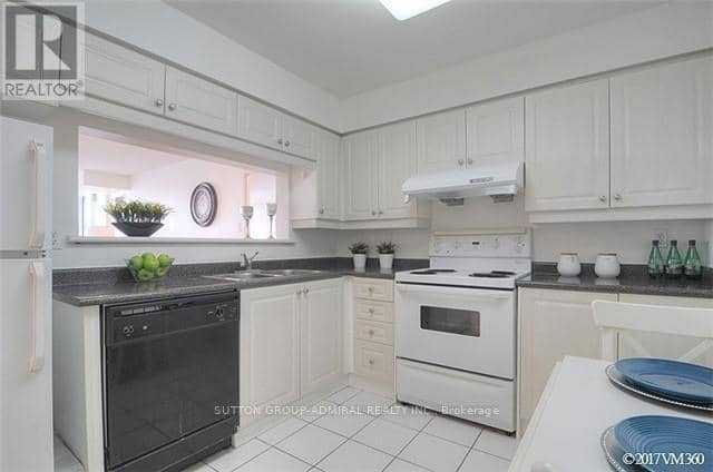 1002 - 11 Townsgate Drive, Vaughan, photo 8