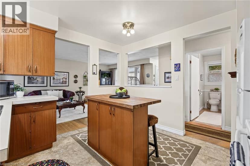 218 MONTROSE Street S — photo 13 of 33