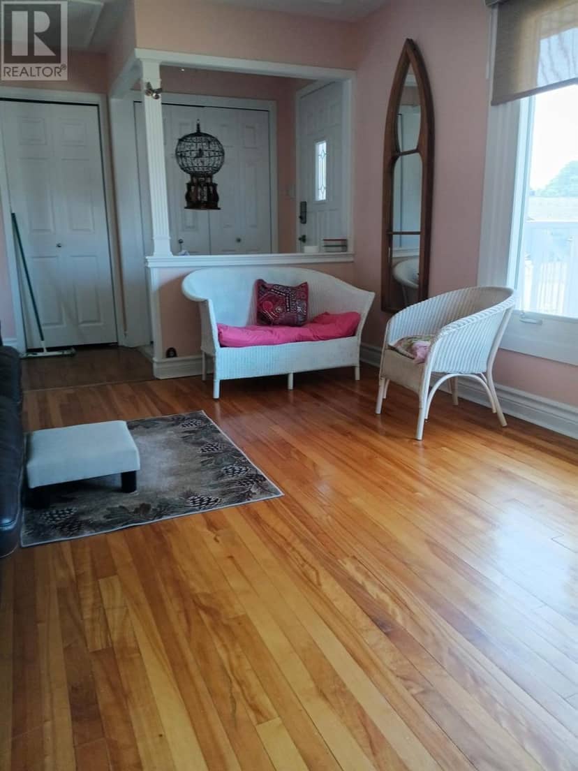 29 Blackwell RD, Elliot Lake, photo 2