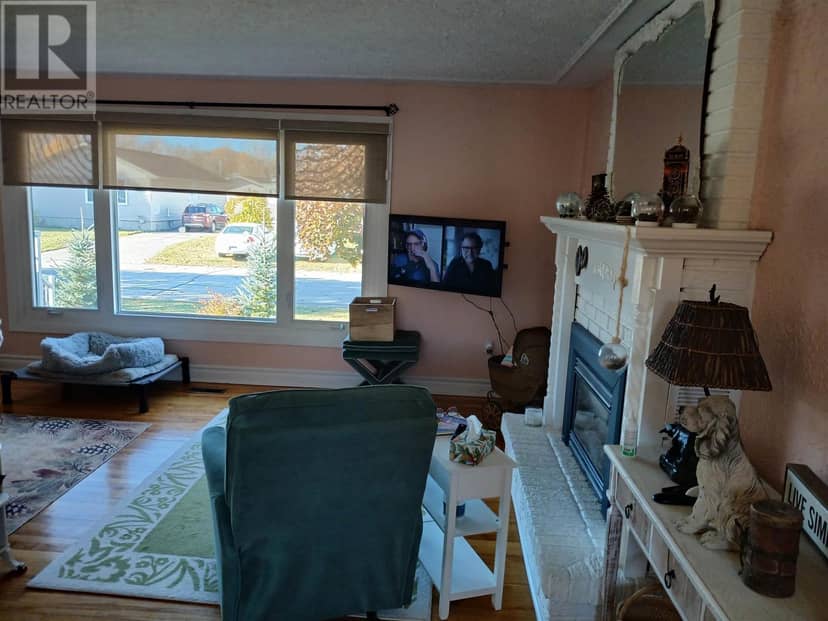 29 Blackwell RD, Elliot Lake, photo 4