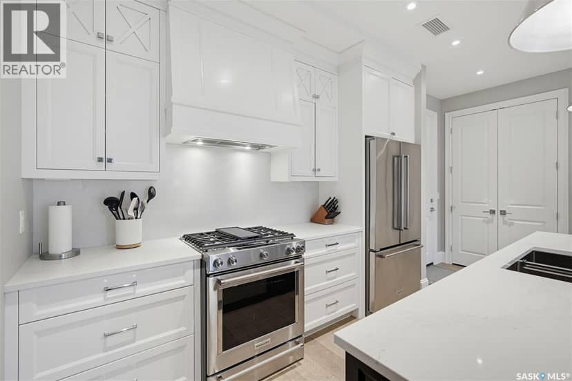 210 408 Cartwright STREET — photo 10 of 39