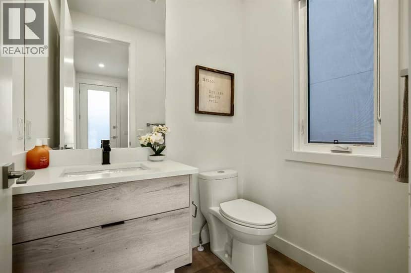 228 33 Avenue NE — photo 19 of 40