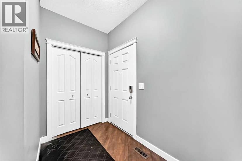 1580 New Brighton Drive SE, Calgary, photo 3