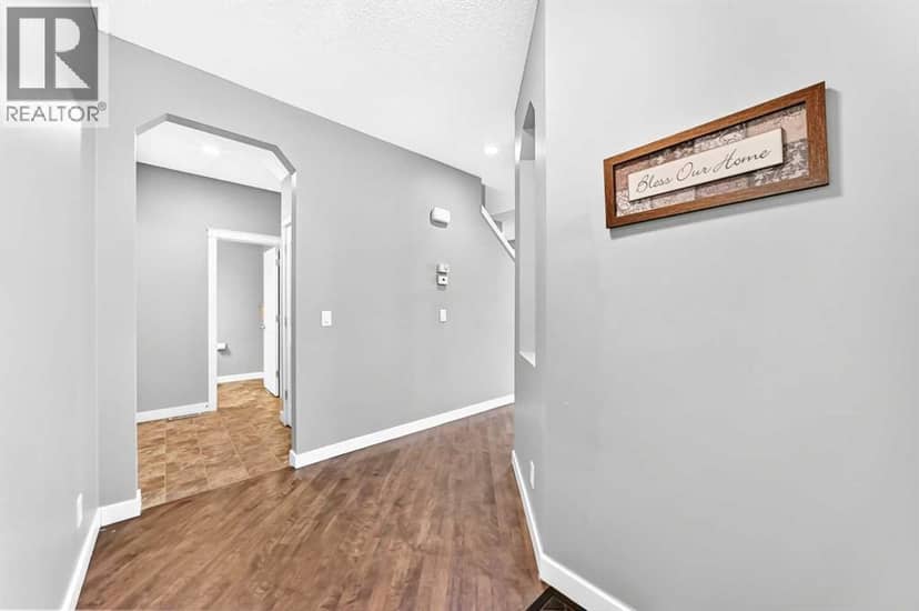 1580 New Brighton Drive SE, Calgary, photo 4