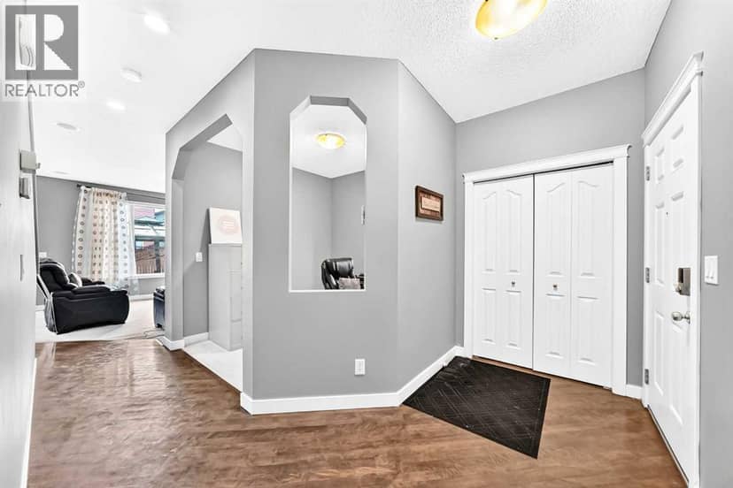 1580 New Brighton Drive SE, Calgary, photo 5