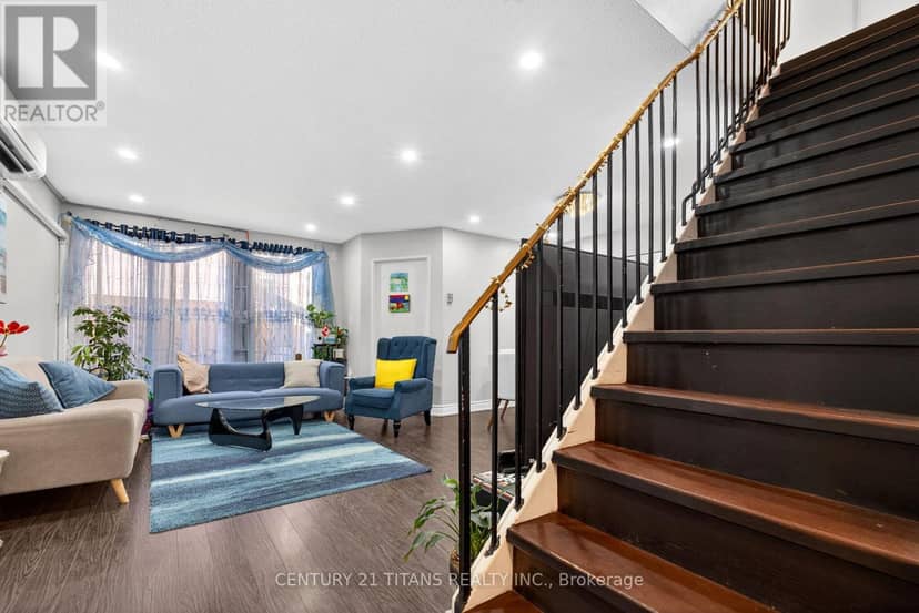 1018 - 100 Mornelle Court, Toronto, photo 2