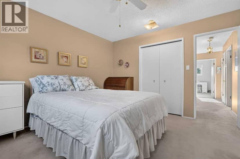172 Queensland Road SE — photo 18 of 40