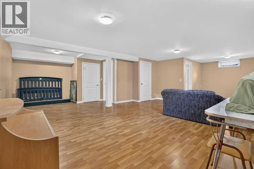 172 Queensland Road SE — photo 37 of 40