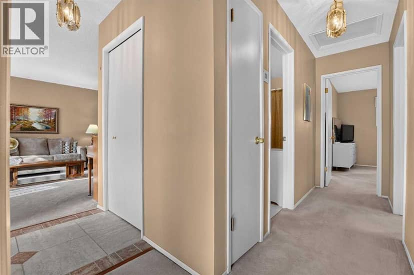 172 Queensland Road SE, Calgary, photo 3