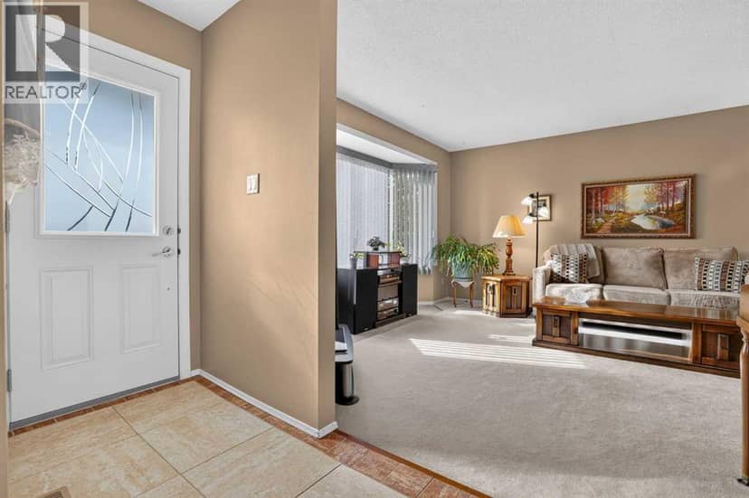 172 Queensland Road SE, Calgary, photo 5