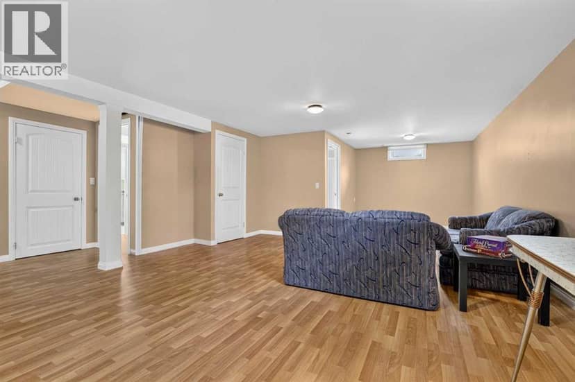 172 Queensland Road SE — photo 38 of 40
