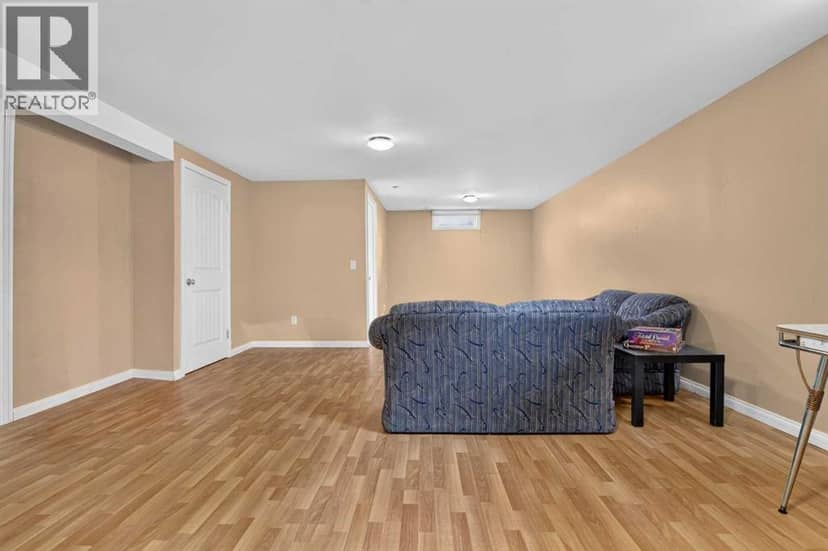 172 Queensland Road SE — photo 36 of 40