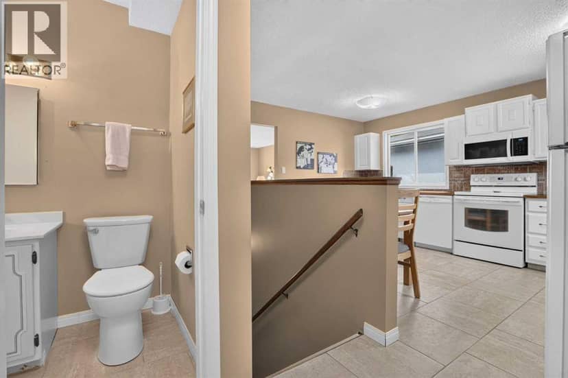 172 Queensland Road SE — photo 26 of 40