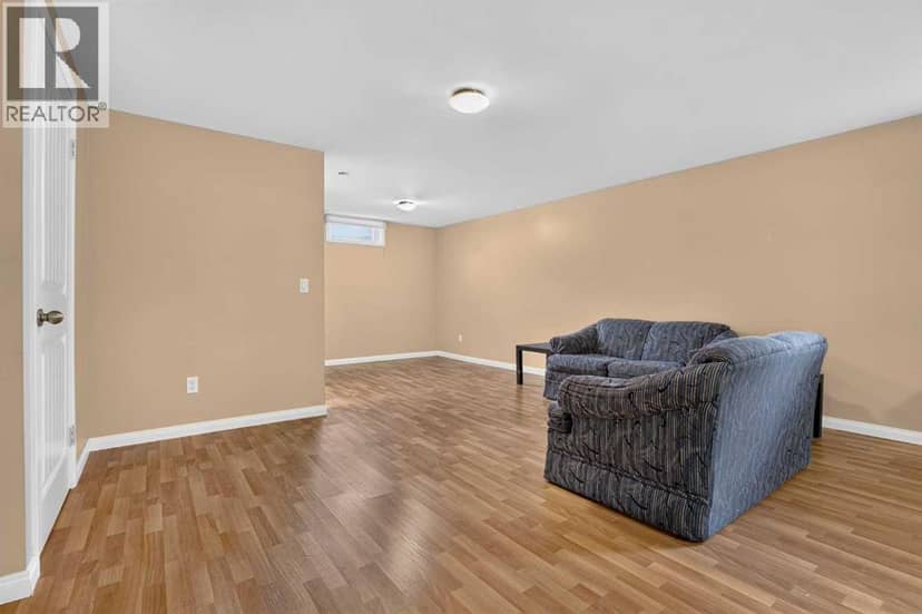 172 Queensland Road SE — photo 30 of 40