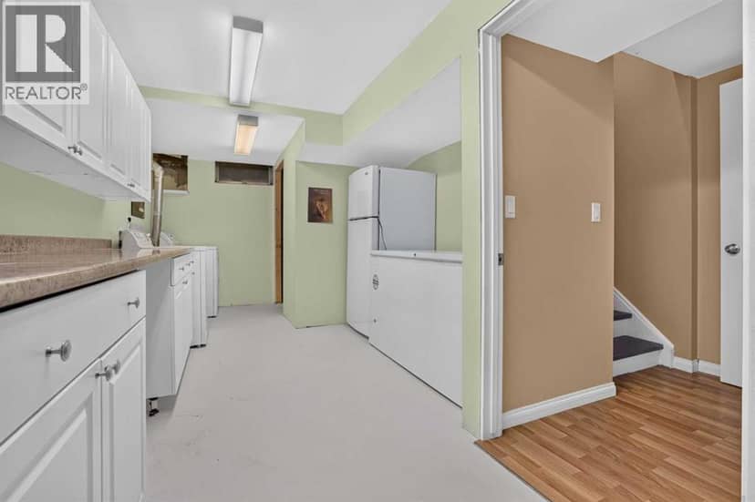 172 Queensland Road SE — photo 32 of 40