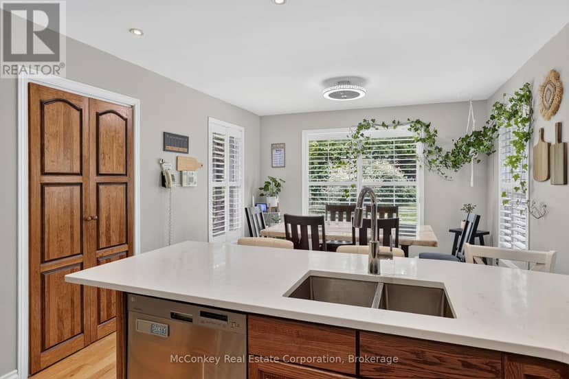 1817 Parkwood Circle, Peterborough, photo 5