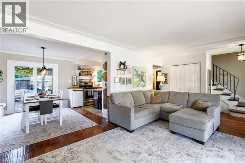 1323 QUEEN'S Boulevard — photo 9 of 40