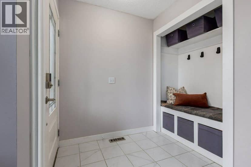 228 Deer Ridge Place SE, Calgary, photo 4