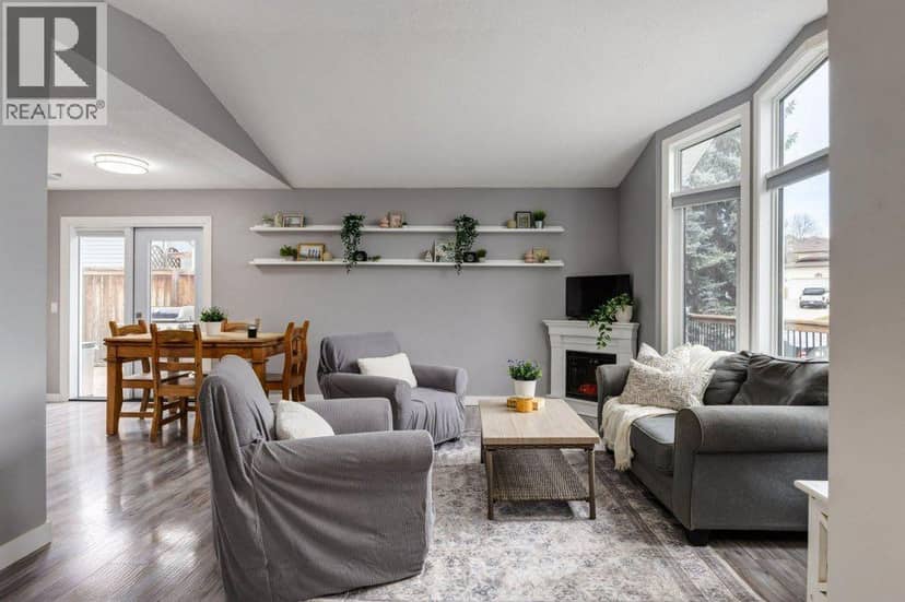 228 Deer Ridge Place SE, Calgary, photo 2