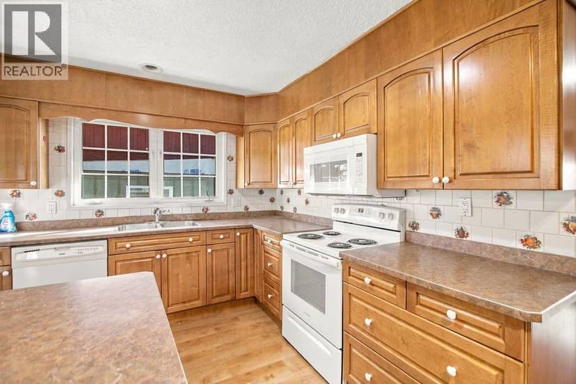 3037 Doverbrook Road SE — photo 10 of 40